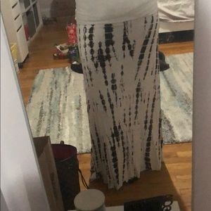 Black and white long stretchy skirt